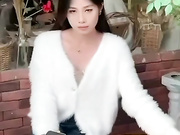 广西柳州反差女神_赵鑫鑫_被渣男曝出性爱视频_胯下口交抬腿爆操_全程淫荡浪叫操成母狗！