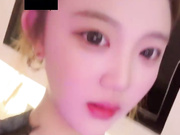 重口黄金预警！这是一个有味道的片子！最漂亮最甜美的精神小妹S女王小尹模特，亮丝袜美腿，调教饿了么外卖小哥，逼他吃屎