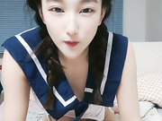 白丝高跟鞋 操逼，主动骑乘位深插，张开双腿求操，妹子喜欢被插嘴