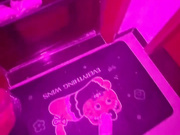 姐夫开着氛围灯与小姨子偷情 姐姐还在房间睡觉 两人从沙发操到桌子上 浓精射满骚穴！
