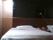 把路遇的苗条少妇带回家滚床单
